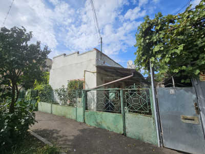 Teren cu casa demolabila , zona Delfinariu